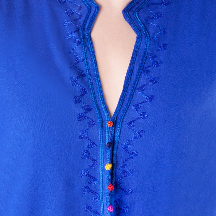 Niebieska bluzka ręcznie zdobiona w marokańskie wzory || Maroko Sklep