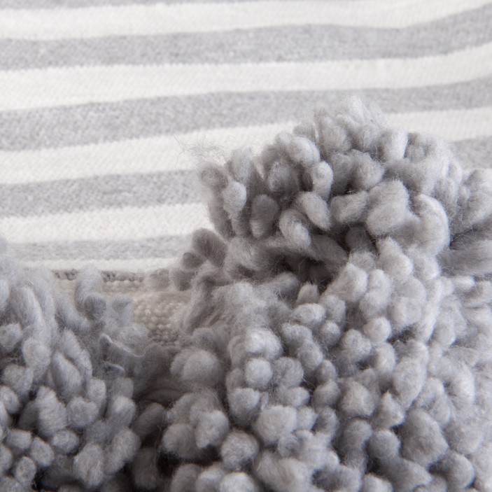 Bawełniany pled narzuta na łóżko z modnymi pomponami || Maroko Sklep