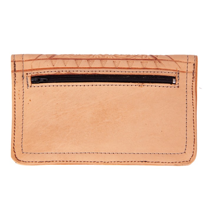 Elegancka, ręcznie wykonana kopertówka z naturalnej skóry prosto z Maroka. Ozdobiona unikalnymi tłoczeniami, łączy tradycję z nowoczesnym stylem. Idealna na co dzień i na prezent! (2)