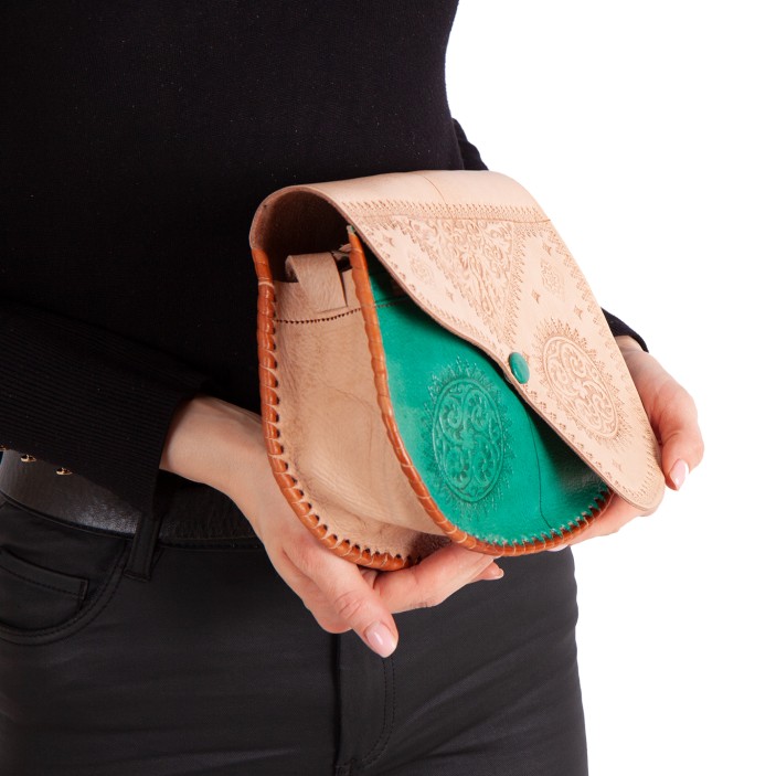 Unikatowa torebka z naturalnej skóry – elegancki dodatek inspirowany orientem, wykonany ręcznie przez marokańskich rzemieślników. (3)