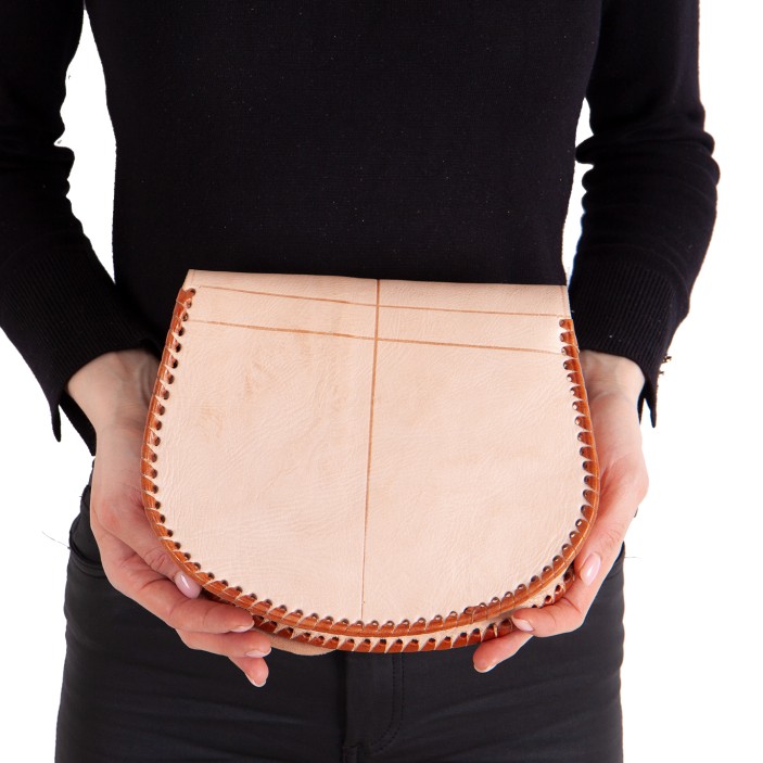 Unikatowa torebka z naturalnej skóry – elegancki dodatek inspirowany orientem, wykonany ręcznie przez marokańskich rzemieślników. (4)