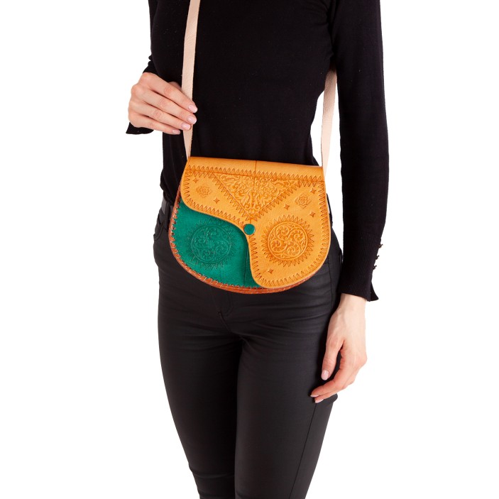 Skórzana torebka w orientalnym stylu – połączenie tradycji i funkcjonalności, ręczne zdobienia i solidne materiały prosto z Maroka. (1)