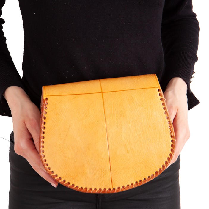 Skórzana torebka w orientalnym stylu – połączenie tradycji i funkcjonalności, ręczne zdobienia i solidne materiały prosto z Maroka. (3)