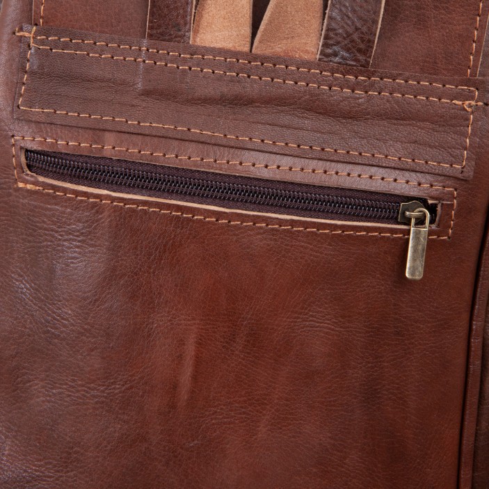 Ręcznie robiony plecak skórzany z tradycyjnym wełnianym wzorem. Naturalna skóra, 4 kieszenie zewnętrzne, kompaktowe wymiary 30×20×10 cm. (6)