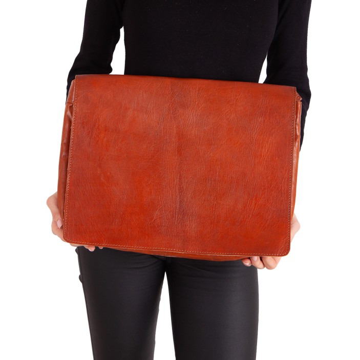 Elegancka torba z naturalnej skóry w kolorze koniakowym. Ręcznie wykonana, z wieloma kieszeniami, idealna do pracy i na co dzień. (2)