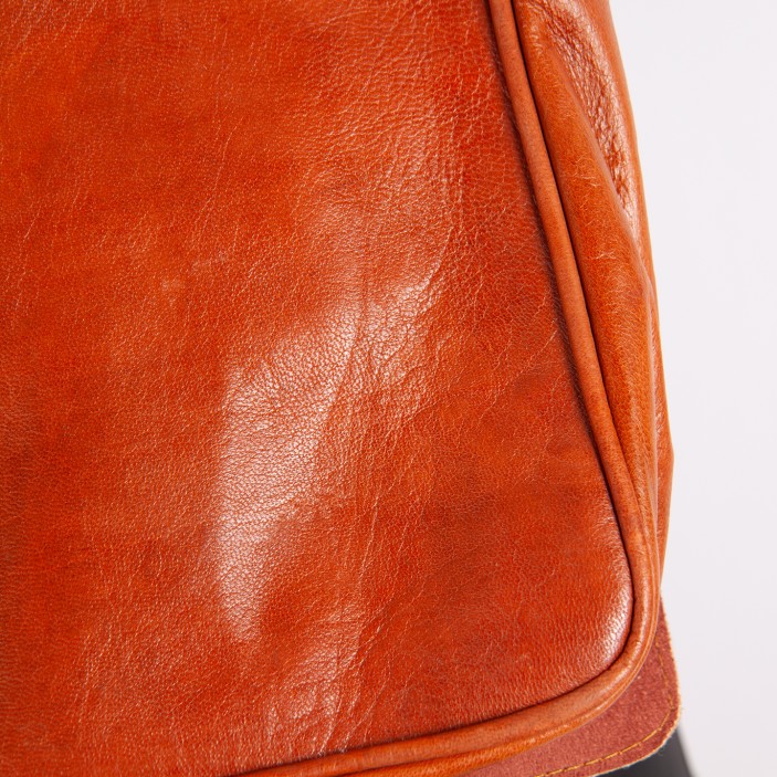 Elegancka torba z naturalnej skóry w kolorze koniakowym. Ręcznie wykonana, z wieloma kieszeniami, idealna do pracy i na co dzień. (4)