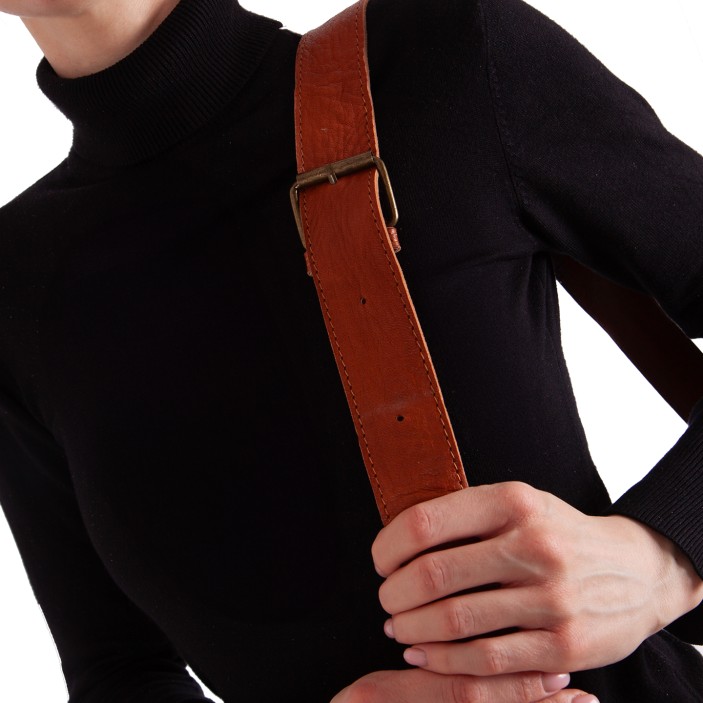 Elegancka torba z naturalnej skóry w kolorze koniakowym. Ręcznie wykonana, z wieloma kieszeniami, idealna do pracy i na co dzień. (9)