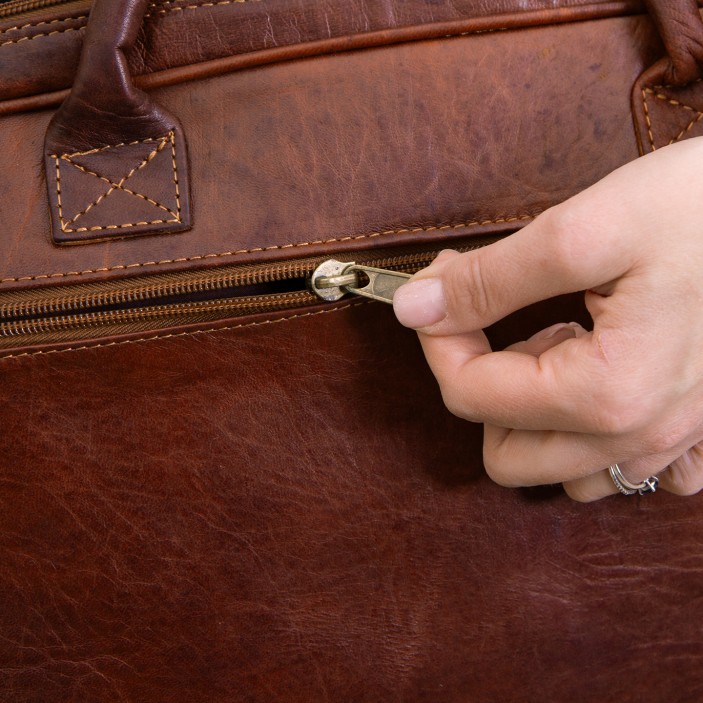 Elegancka torba biznesowa z naturalnej skóry w kolorze koniakowym. Odpinany pasek, idealna na laptop i dokumenty. (3)