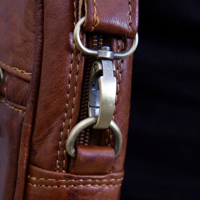 Elegancka torba biznesowa z naturalnej skóry w kolorze koniakowym. Odpinany pasek, idealna na laptop i dokumenty. (9)