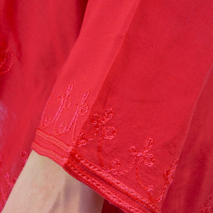 Czerwona bluzka ręcznie zdobiona w marokańskie wzory || Maroko Sklep (3)