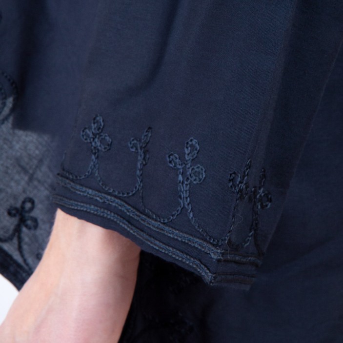 Granatowa bluzka ręcznie zdobiona w marokańskie wzory || Maroko Sklep (3)