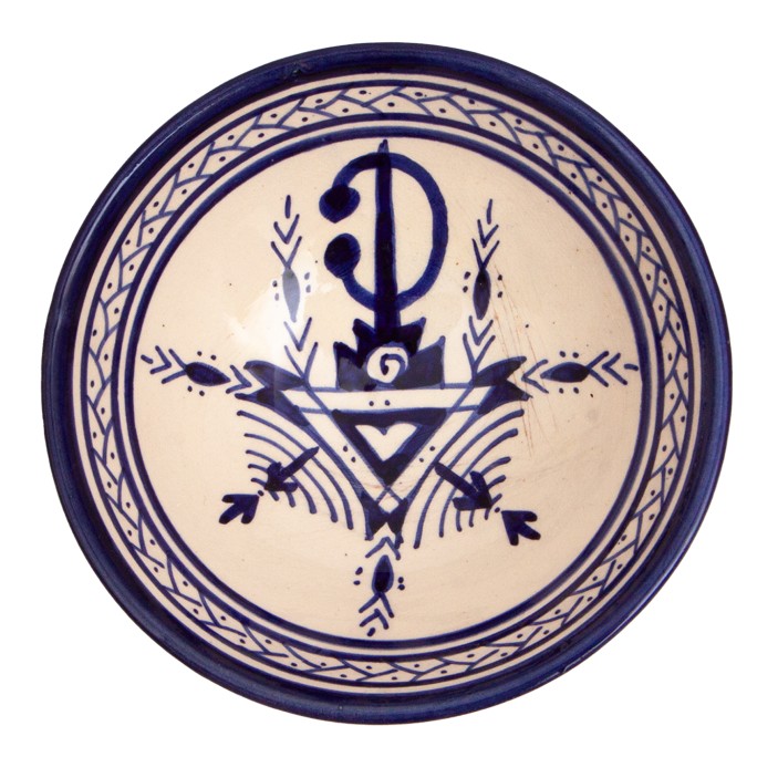 Miseczka jest unikatowa. Oprócz kolorowych rantów, ma również zdobione dno. (2)