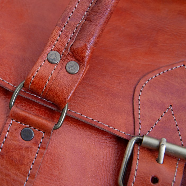 Torba podróżna handmade z Maroka. Skóra naturalna, koniakowy kolor, styl vintage, pojemna i unikalna torba na wyjazd lub prezent. (2)