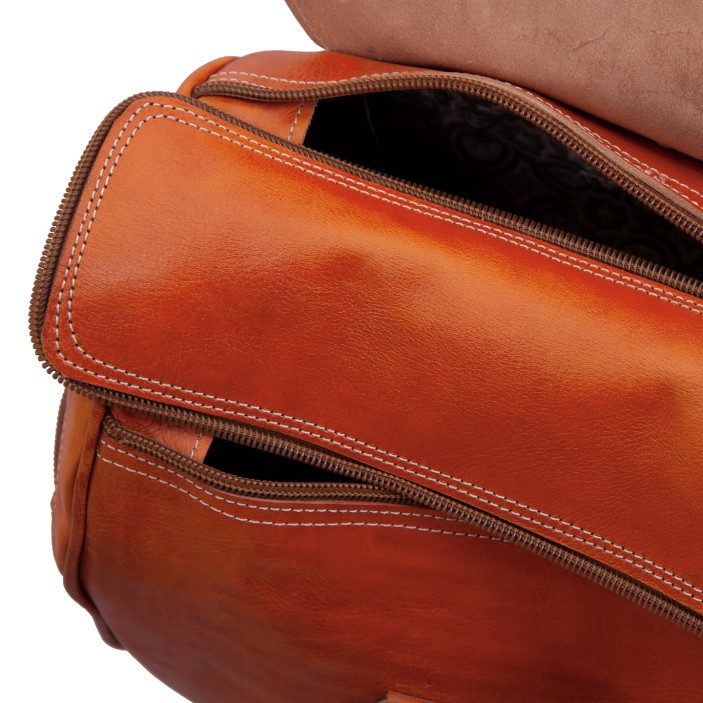 Torba podróżna handmade z Maroka. Skóra naturalna, koniakowy kolor, styl vintage, pojemna i unikalna torba na wyjazd lub prezent. (6)