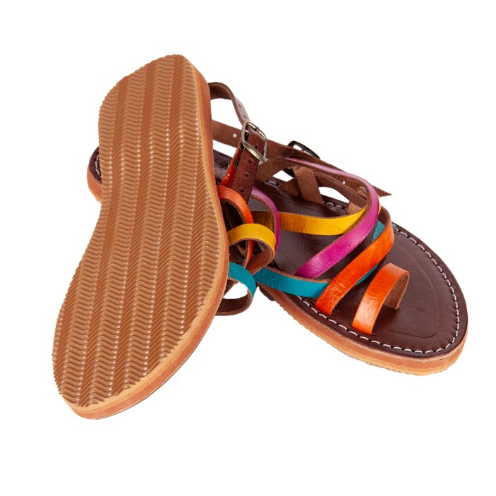 Ręcznie wykonane sandały z naturalnej skóry, unikatowe kolory, wygoda i rzemieślnicza precyzja – każda para to indywidualny styl. (3)