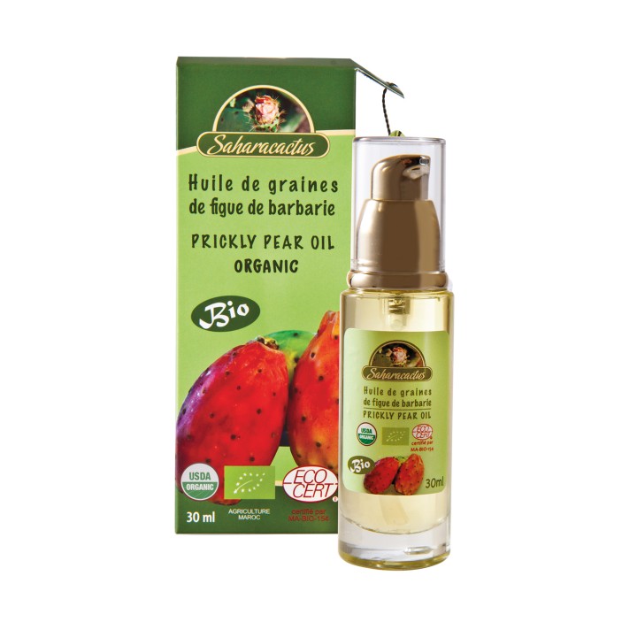 Olej z opuncji figowej zapakowany jest w szklaną butelkę z przezroczystego szkła oraz wysoką, złotą pompkę ułatwiającą dozowanie produktu. Oryginalnie olej zapakowany jest w zielony kartonik z wizerunkiem owocu opuncji figowej, z którego pozyskuje się małe pestki, do wytłoczenia tego cennego surowca. Olej z opuncji figowej polecany jest do pielęgnacji skóry dojrzałej oraz z pierwszymi oznakami starzenia. Redukuje widoczność zmarszczek oraz poprawia napięcie skóry. (1)