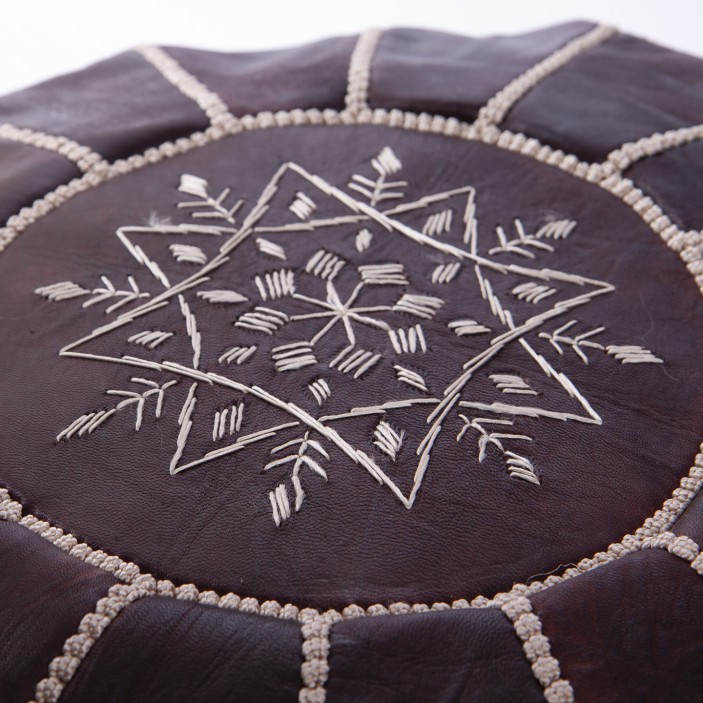 Marokańska pufa z naturalnej ciemnej skóry duża || Maroko Sklep (4)