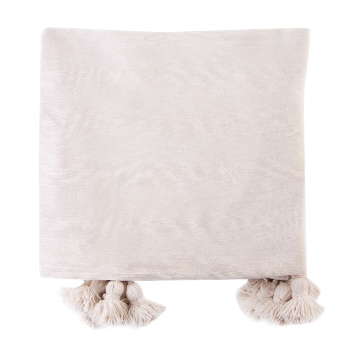 Kwadratowa narzuta bawełniana w kolorze kremowym. Ręcznie tkany pled z puszystymi chwostami. Idealny do sypialni w stylu boho i skandynawskim. (1)