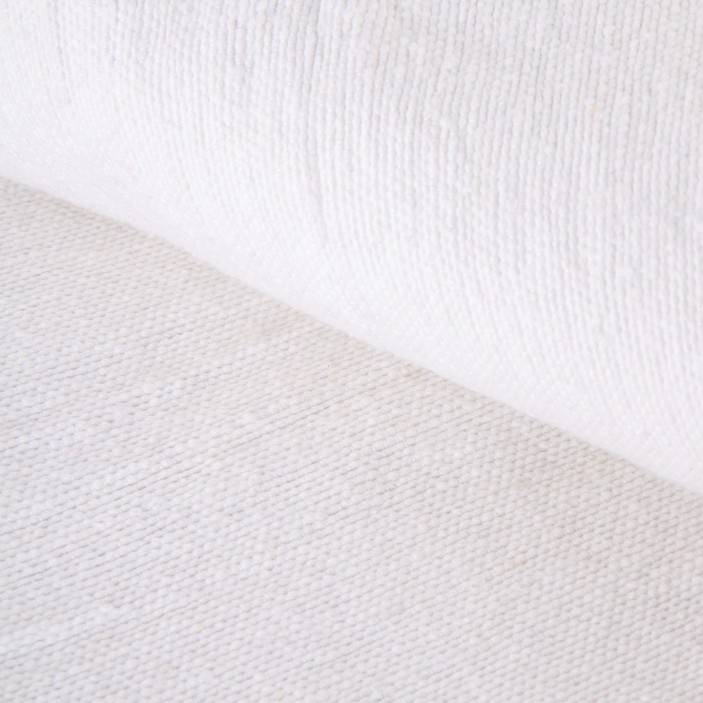 Kwadratowa narzuta bawełniana w kolorze kremowym. Ręcznie tkany pled z puszystymi chwostami. Idealny do sypialni w stylu boho i skandynawskim. (2)