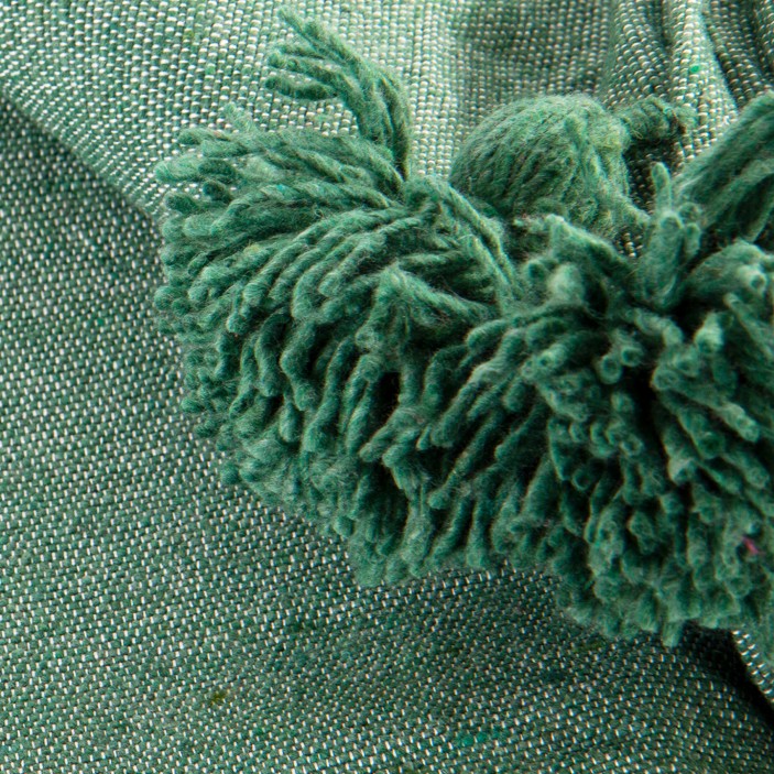 Zielony pled bawełniany. Ręcznie tkana narzuta w kolorze szałwiowym z chwostami. Idealny bieżnik na łóżko i do fotela. (5)