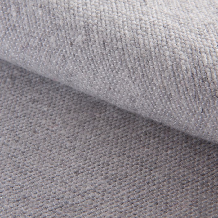 Szary pled bawełniany. Ręcznie tkana narzuta w kolorze popielatym z chwostami. Uniwersalny dodatek w stylu skandynawskim. (3)