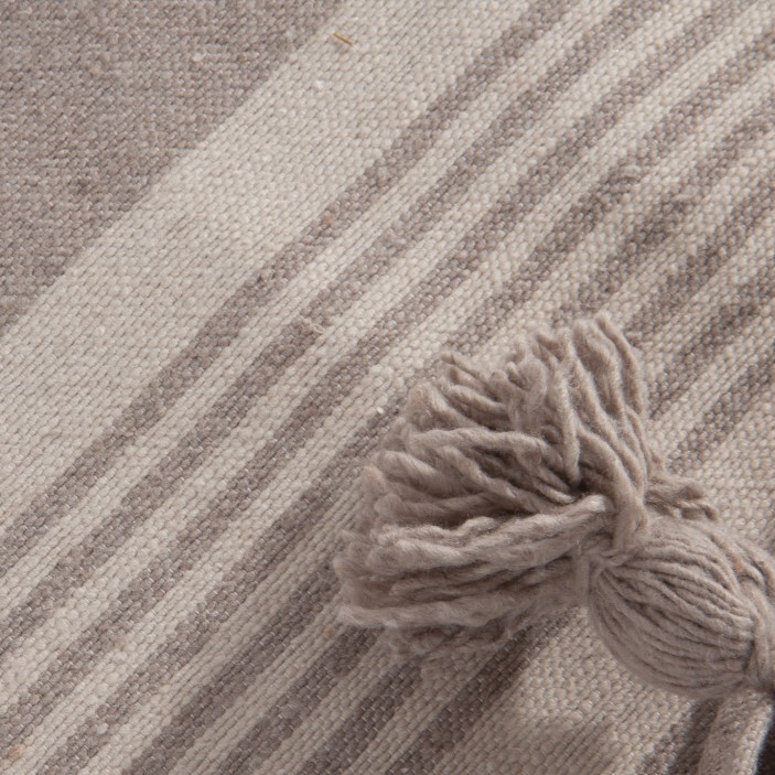 Duża beżowa narzuta na łóżko. Bawełniany pled XXL w paski z frędzlami. Idealne nakrycie na duże łóżko małżeńskie w stylu boho. (2)