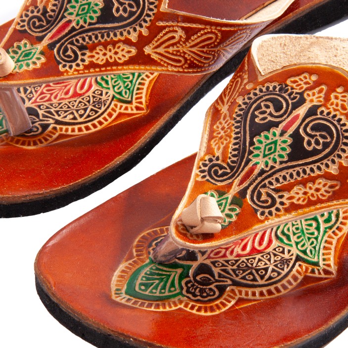 Skórzane japonki z ręcznie tłoczonym wzorem. Styl boho, wygodne na lato. Skóra naturalna, podeszwa inna. (3)