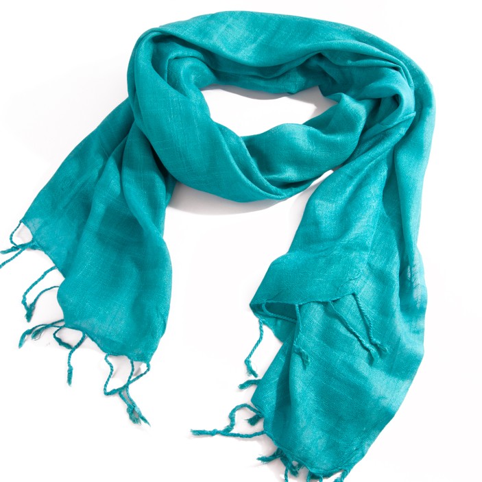 Turkusowa chusta 186×68 cm (+/-3) z frędzlami. Lekka, półtransparentna, idealna jako szal i okrycie na ramiona (2)