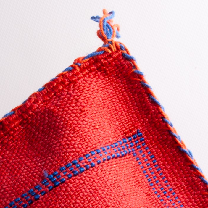 Marokańska poszewka dekoracyjna z jedwabnej sabry czerwna z etnicznym wzorem|| Maroko Sklep (3)
