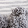 Bawełniany pled narzuta na łóżko z modnymi pomponami || Maroko Sklep