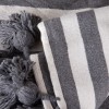 Bawełniany pled narzuta na łóżko 190x190 cm z modnymi pomponami || Maroko Sklep
