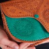 mini: Ręcznie robiona skórzana torebka damska – autentyczne marokańskie rzemiosło, unikalne tłoczenia i najwyższa jakość naturalnej skóry. (6)