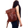 mini: Ręcznie wykonany plecak skórzany roll-top w koniakowym kolorze. Naturalna skóra, dwie kieszenie zewnętrzne. Marokańskie rzemiosło w miejskim stylu. (2)