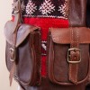 mini: Ręcznie robiony plecak skórzany z tradycyjnym wełnianym wzorem. Naturalna skóra, 4 kieszenie zewnętrzne, kompaktowe wymiary 30×20×10 cm. (2)