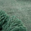 mini: Zielony pled bawełniany. Ręcznie tkana narzuta w kolorze szałwiowym z chwostami. Idealny bieżnik na łóżko i do fotela. (4)