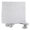 mini: Szary pled bawełniany. Ręcznie tkana narzuta w kolorze popielatym z chwostami. Uniwersalny dodatek w stylu skandynawskim. (1)