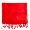 mini: Czerwona chusta 188×68 cm z frędzlami. Lekka, półtransparentna, gładka w kolorze, idealna jako szal lub okrycie na ramiona (1)