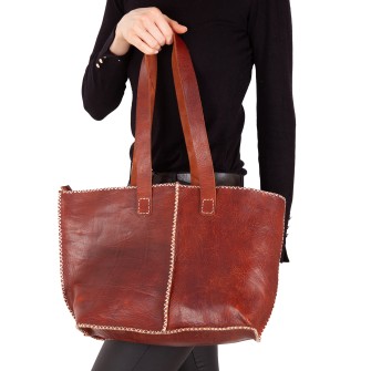 Obrazek dla: Rzemieślnicza torebka ze skóry naturalnej w rdzawym kolorze. Shopper 40x25x15 cm z dekoracyjnymi, jasnymi przeszyciami i trzema kieszeniami.