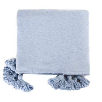 Obrazek dla: Kwadratowa narzuta bawełniana w kolorze jasnoniebieskim. Ręcznie tkany pled z chwostami. Pastelowy dodatek do sypialni i salonu.