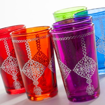 Obrazek 2 dla: Marokańskie szklanki kolorowe ze srebrnym wzorem łańcuszkiem 6 sztuk  Maroko Sklep