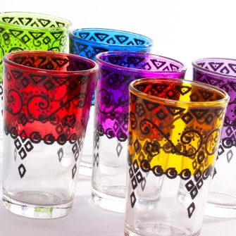 Obrazek dla: Marokańskie szklanki kolorowe z czarnym wzorem z henny 6 sztuk  Maroko Sklep